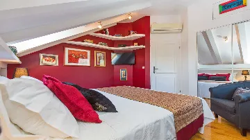 4-Bedroom Villa in Knežica for Up to 8 Guests