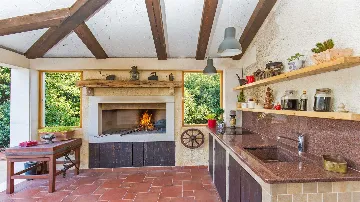 4-Bedroom Villa in Knežica for Up to 8 Guests