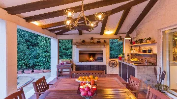 4-Bedroom Villa in Knežica for Up to 8 Guests