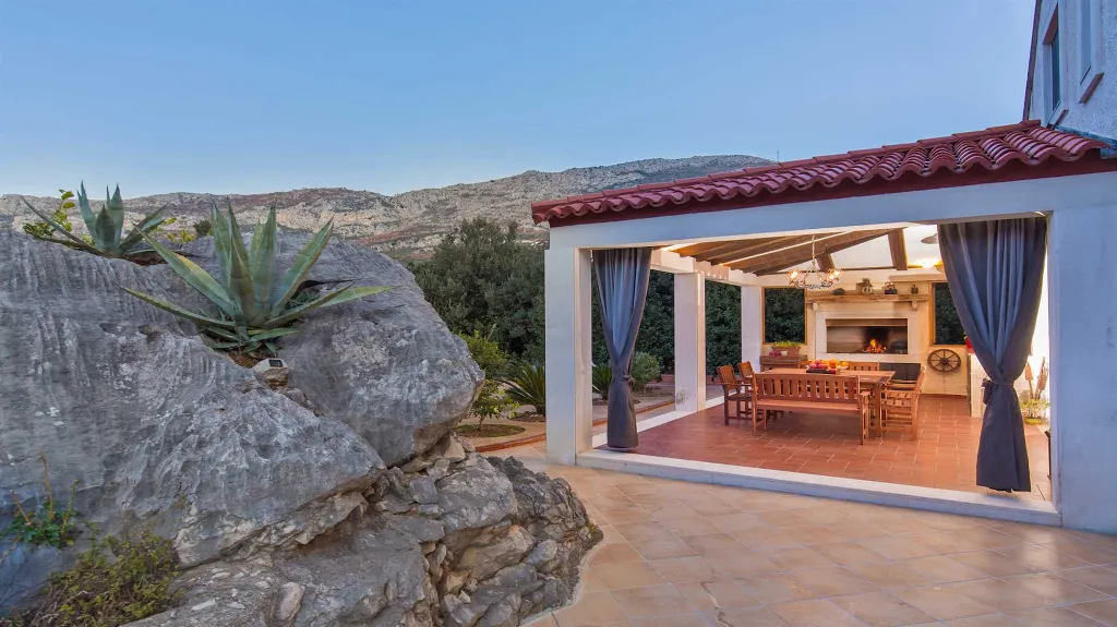 4-Bedroom Villa in Knežica for Up to 8 Guests