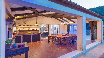 4-Bedroom Villa in Knežica for Up to 8 Guests