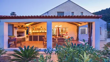 4-Bedroom Villa in Knežica for Up to 8 Guests