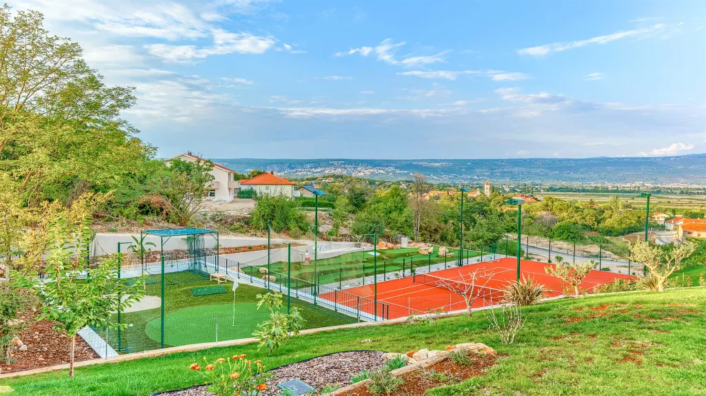 Villa in Zmijavci for up to 20 Guests