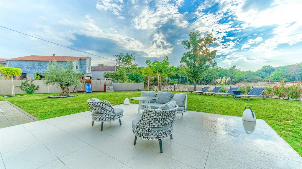 Villa in Zmijavci for up to 20 Guests