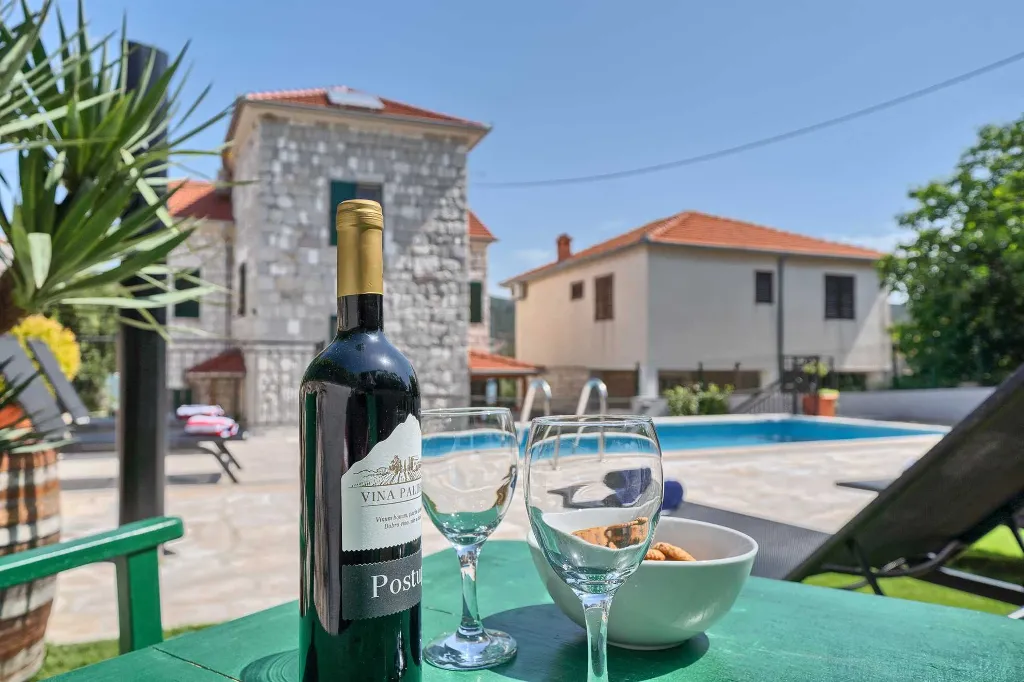 Vinišće Villa for 8 Guests with Heated Pool