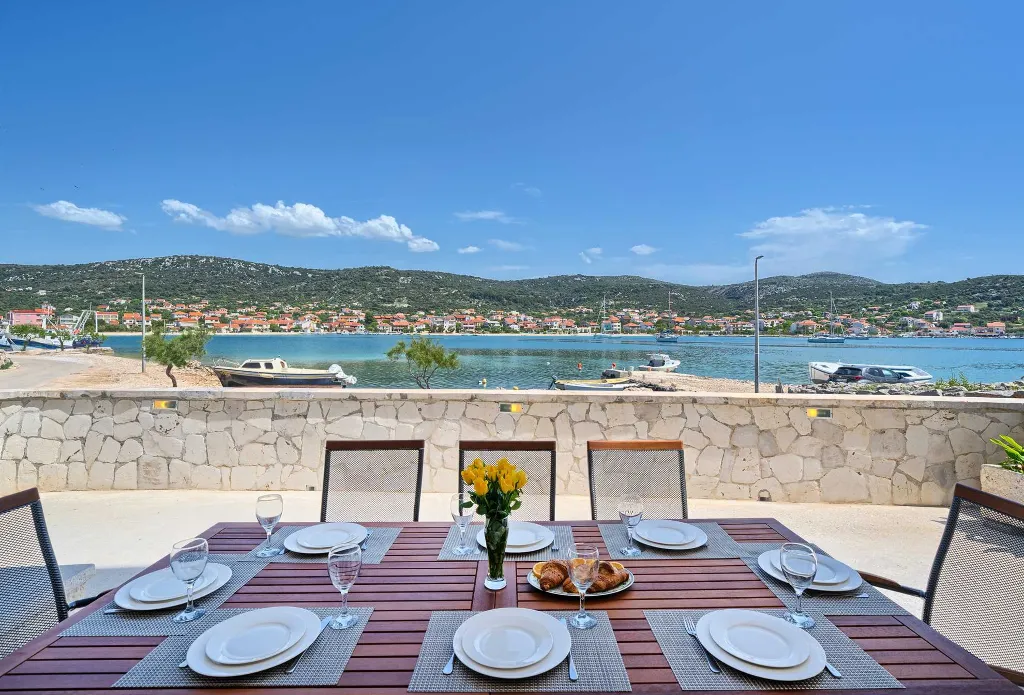 Vinišće Villa for 8 Guests with Heated Pool