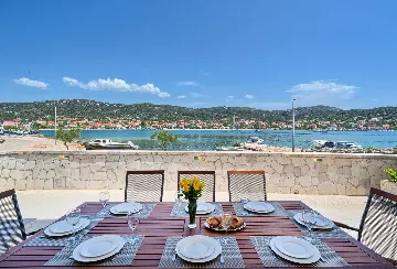 Vinišće Villa for 8 Guests with Heated Pool