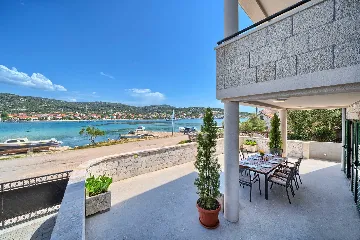 Vinišće Villa for 8 Guests with Heated Pool