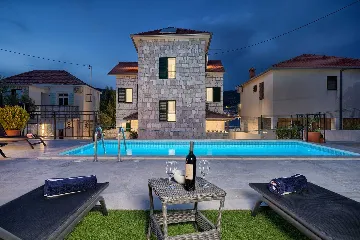 Vinišće Villa for 8 Guests with Heated Pool