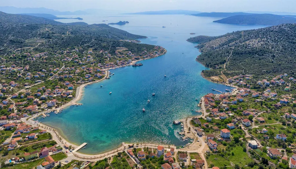 Vinišće Villa for 8 Guests with Heated Pool
