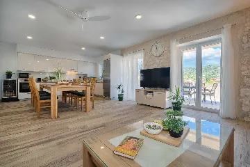 Vinišće Villa for 8 Guests with Heated Pool