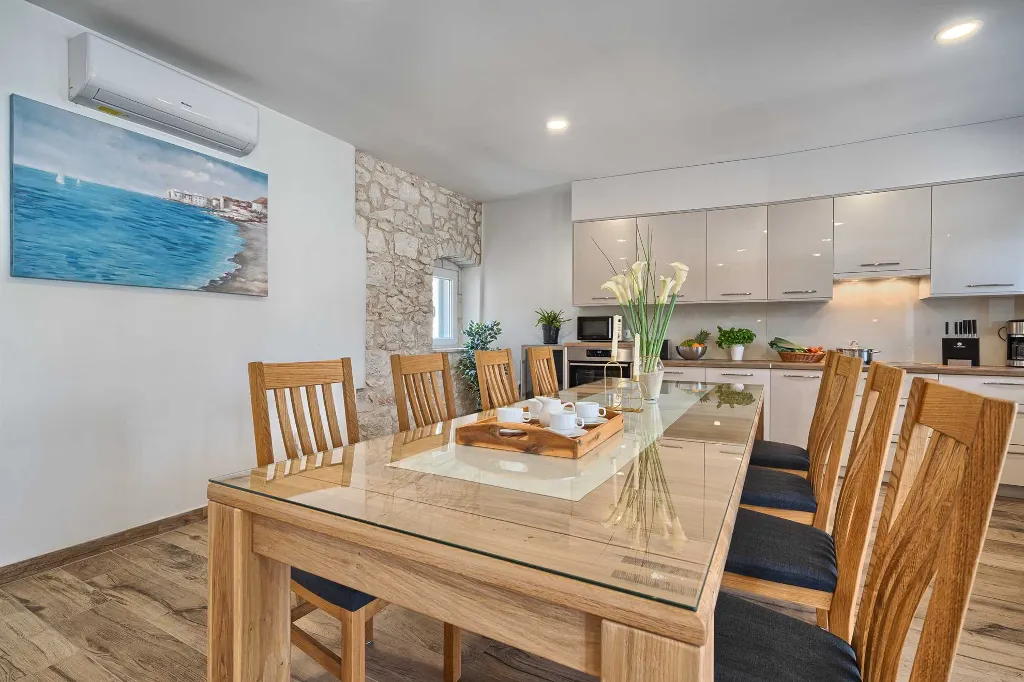 Vinišće Villa for 8 Guests with Heated Pool
