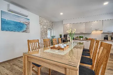 Vinišće Villa for 8 Guests with Heated Pool