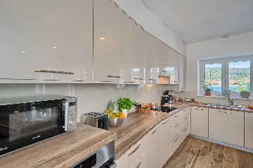 Vinišće Villa for 8 Guests with Heated Pool