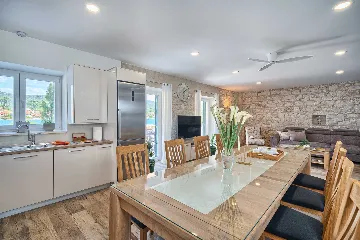 Vinišće Villa for 8 Guests with Heated Pool