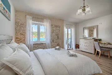 Vinišće Villa for 8 Guests with Heated Pool