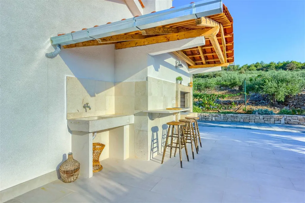3-Bedroom Villa with Heated Pool in Supetar