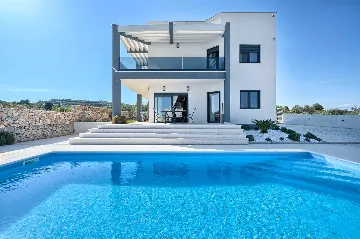 4-Bedroom Villa in Vodice with Pool & Jacuzzi