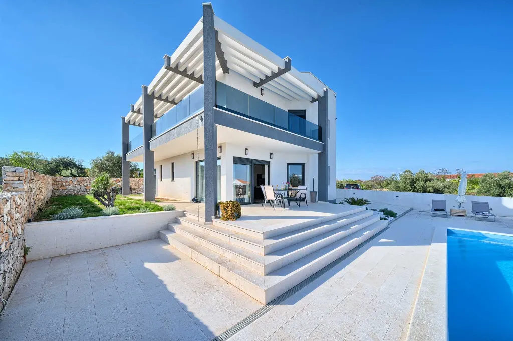 4-Bedroom Villa in Vodice with Pool & Jacuzzi