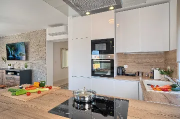 4-Bedroom Villa in Vodice with Pool & Jacuzzi