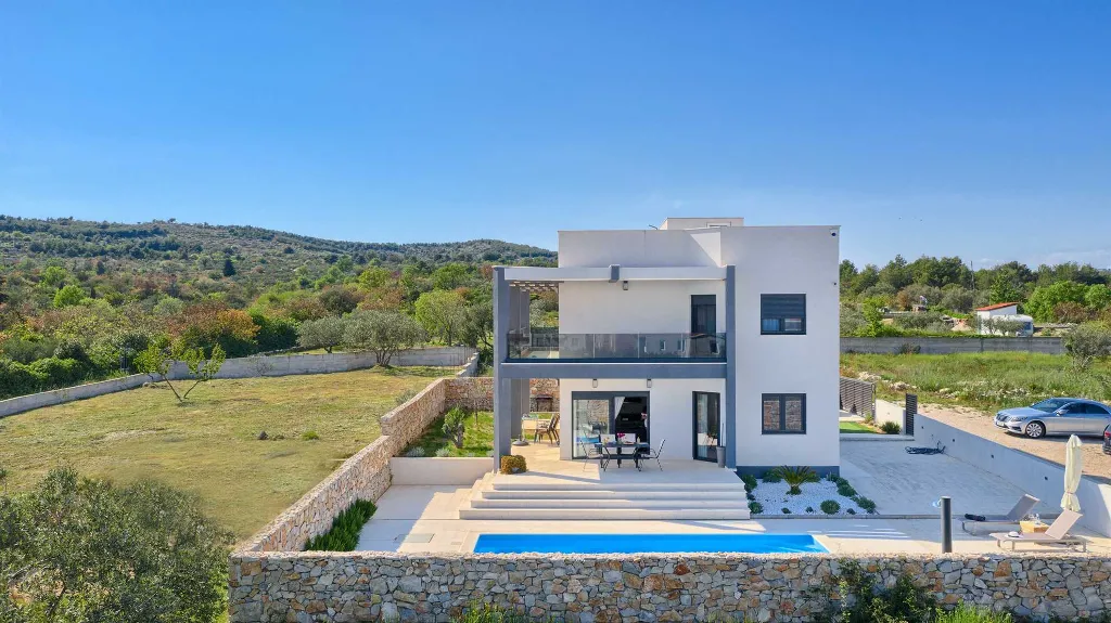 4-Bedroom Villa in Vodice with Pool & Jacuzzi