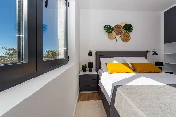 4-Bedroom Villa with Sea Views in Kaštel Lukšić