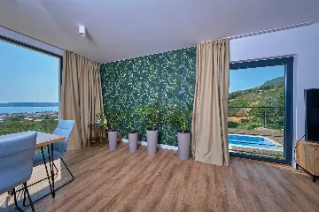 4-Bedroom Villa with Sea Views in Kaštel Lukšić