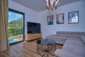 4-Bedroom Villa with Sea Views in Kaštel Lukšić