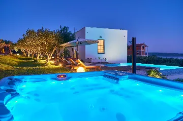 4-Bedroom Villa with Sea Views in Kaštel Lukšić