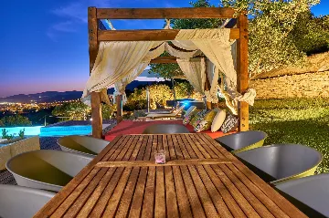 4-Bedroom Villa with Sea Views in Kaštel Lukšić