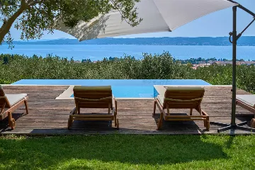 4-Bedroom Villa with Sea Views in Kaštel Lukšić