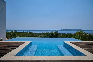 4-Bedroom Villa with Sea Views in Kaštel Lukšić
