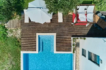 4-Bedroom Villa with Sea Views in Kaštel Lukšić