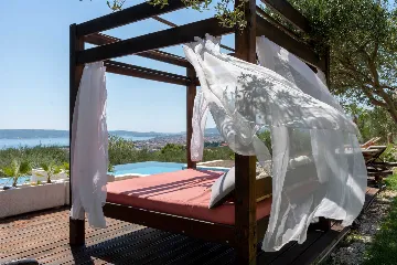 4-Bedroom Villa with Sea Views in Kaštel Lukšić