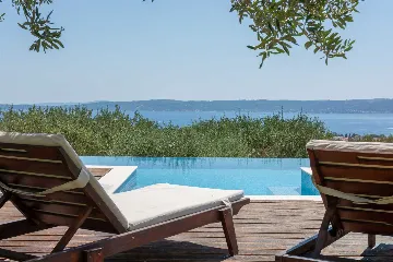 4-Bedroom Villa with Sea Views in Kaštel Lukšić