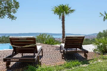 4-Bedroom Villa with Sea Views in Kaštel Lukšić