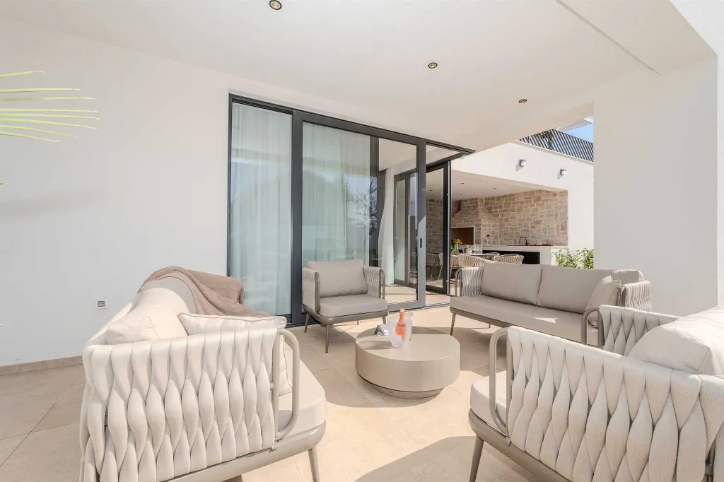 8-Bedroom Villa in Vodice for Up to 20 Guests