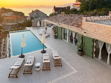 4-Bedroom Villa with Sea Views in Splitska