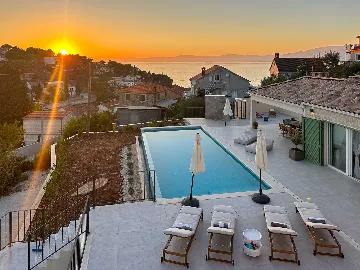 4-Bedroom Villa with Sea Views in Splitska