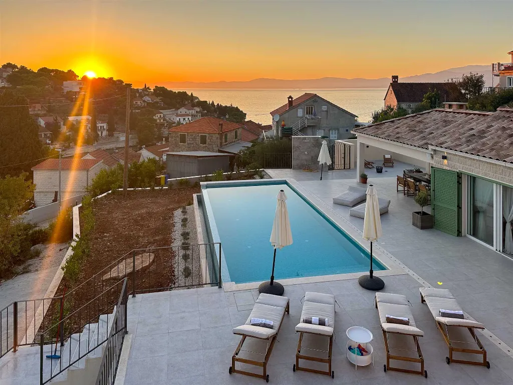 4-Bedroom Villa with Sea Views in Splitska