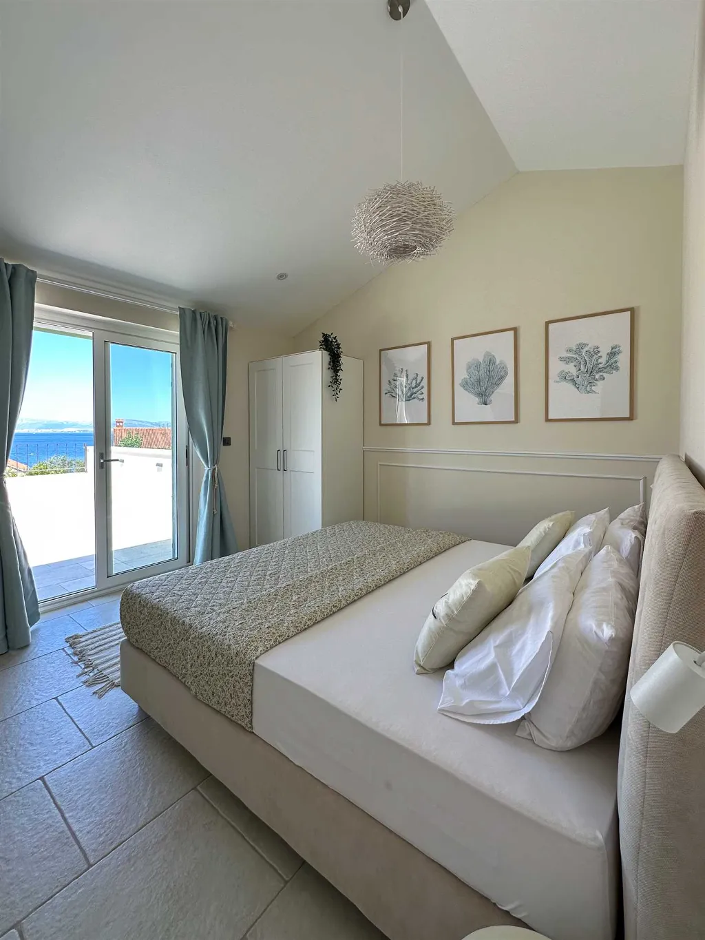 4-Bedroom Villa with Sea Views in Splitska