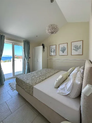 4-Bedroom Villa with Sea Views in Splitska