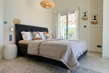 4-Bedroom Villa with Sea Views in Splitska