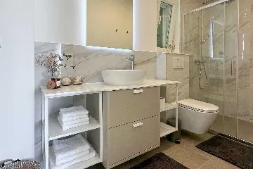 4-Bedroom Villa with Sea Views in Splitska