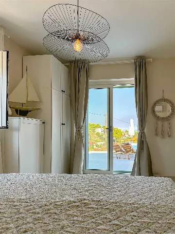 4-Bedroom Villa with Sea Views in Splitska