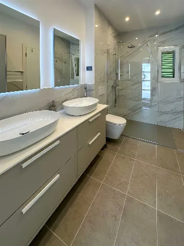 4-Bedroom Villa with Sea Views in Splitska