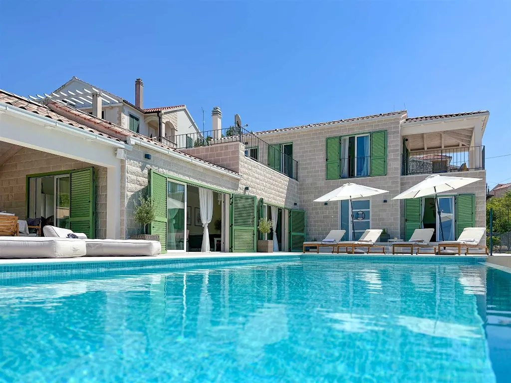 4-Bedroom Villa with Sea Views in Splitska