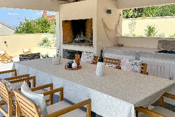 4-Bedroom Villa with Sea Views in Splitska