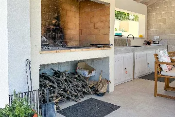 4-Bedroom Villa with Sea Views in Splitska