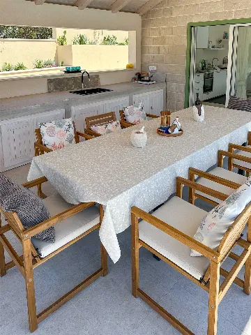 4-Bedroom Villa with Sea Views in Splitska